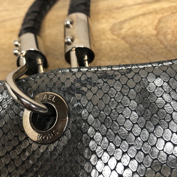 Michael Kors Skorpios metallic snakeskin bag - Picture 11 of 16